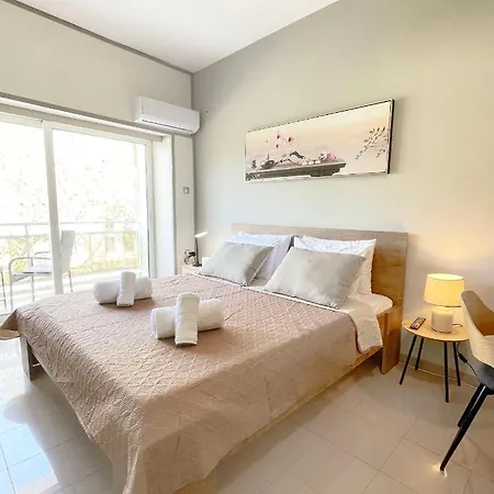 Rhodes Central: King Bed Studio Apartament Rhodes City