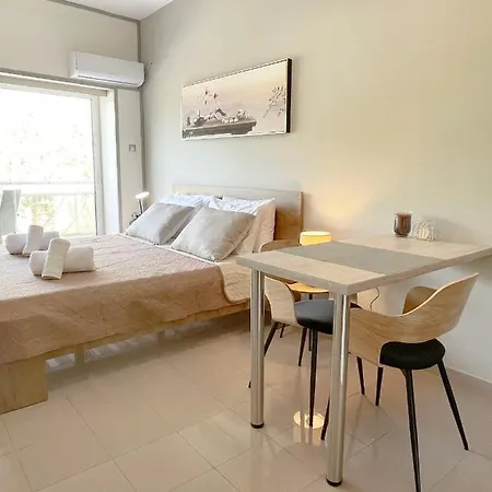 Rhodes Central: King Bed Studio