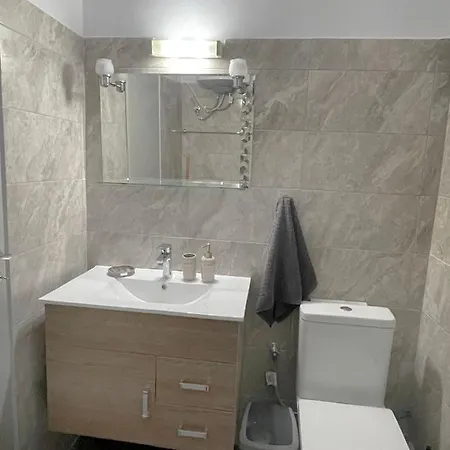 Rhodes Central: King Bed Studio
