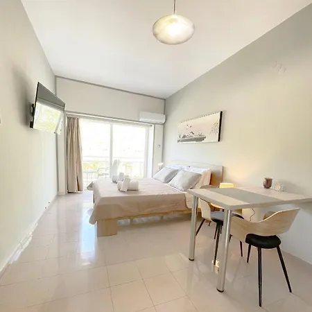 Rhodes Central: King Bed Studio Apartment Rhodes City